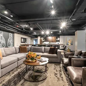 Contemporary 6br By Maddox Apartment