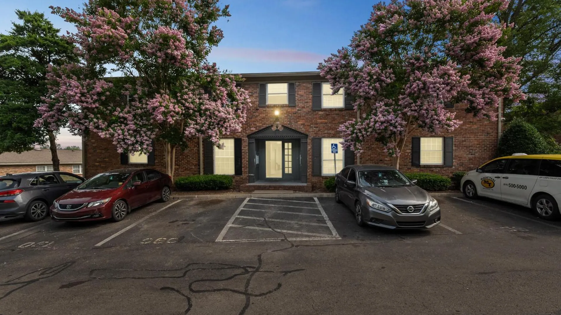 Jamestown B4 I Comfy 2 Bed 1 Bath Nashville 0*,